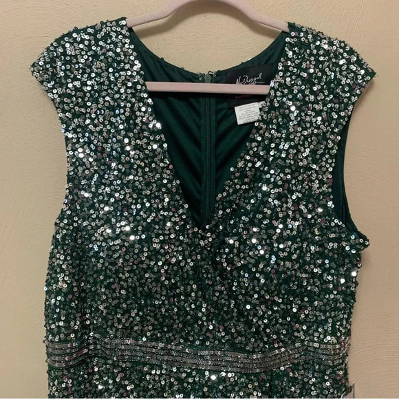 Mac Duggal Cap Sleeve Sequined High Slit Gown in Forest Green Size 16 NWT New - Picture 4 of 13